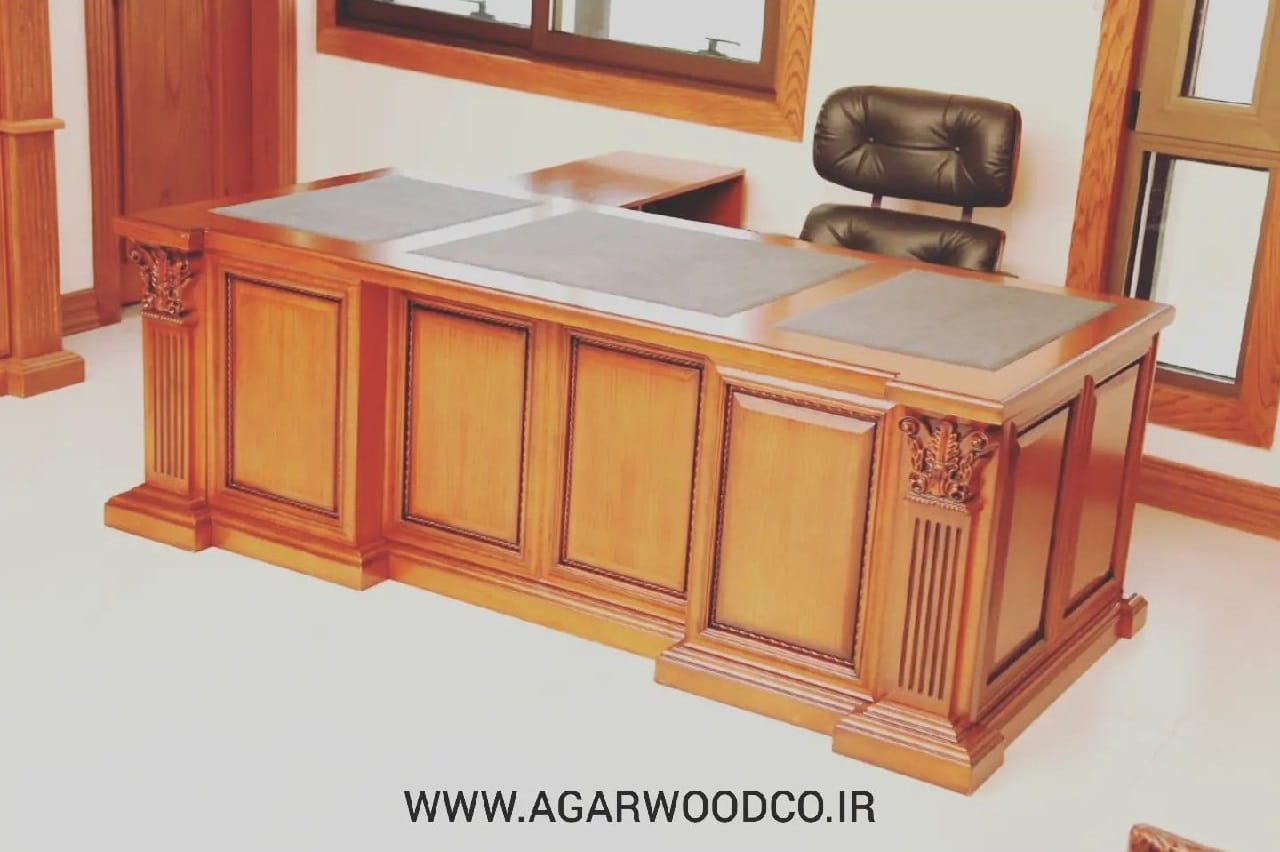 میز مدیریت با متریال mdf و روکش طبیعی چوب بلوط و چوب راش گرجی به همراه چرم